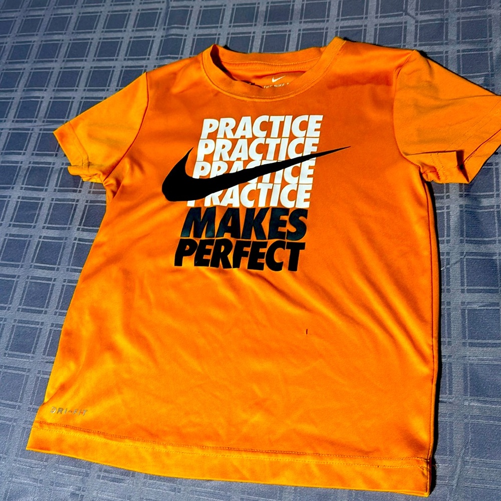 Nike short sleeve t shirt